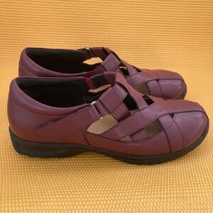 Comfortview Women's Size 10W  color Dark Wine  The Cailyn Flat Shoes ( WIDE )